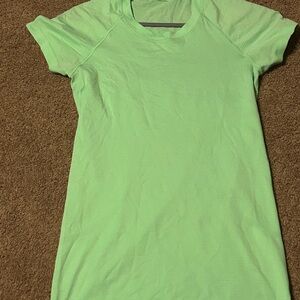 Lululemon Green swiftly top